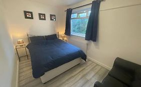 Cheerful 3 Bed Entire House, Newly Refurbished